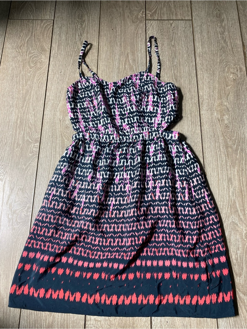 AMERICAN EAGLE Outfitters Size 4 Dark Gray Pink Print Side Cutouts Dress